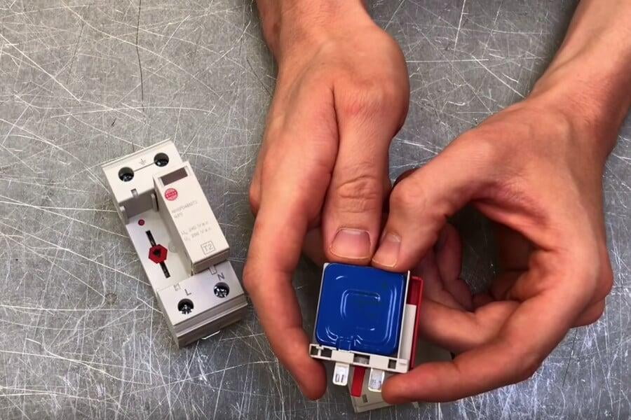 Wylex surge protection device teardown